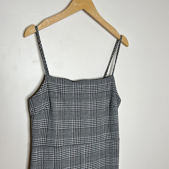 Simons Jumpsuit - Picture 4 of 7